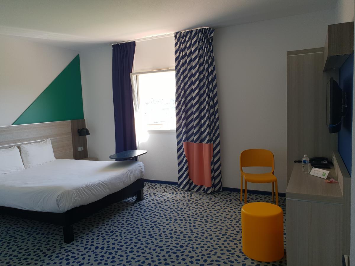 Отель Ibis Styles Marseille Plan De Campagne Ле-Пенн-Мирабо Экстерьер фото